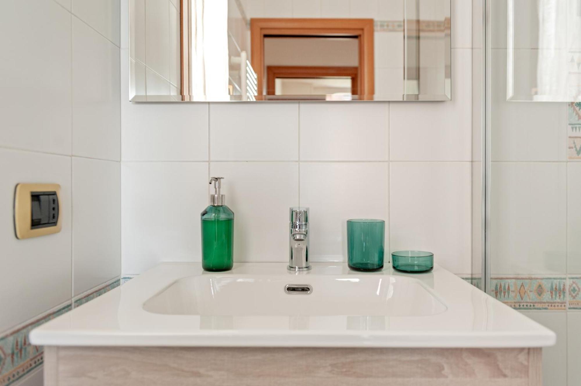 Cozy Retreat In Coastal Livorno Apartman Kültér fotó